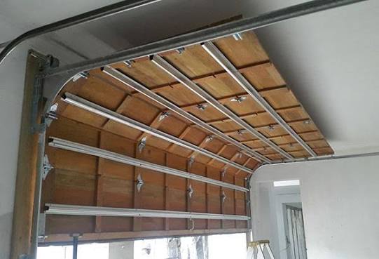 Sectional garage door